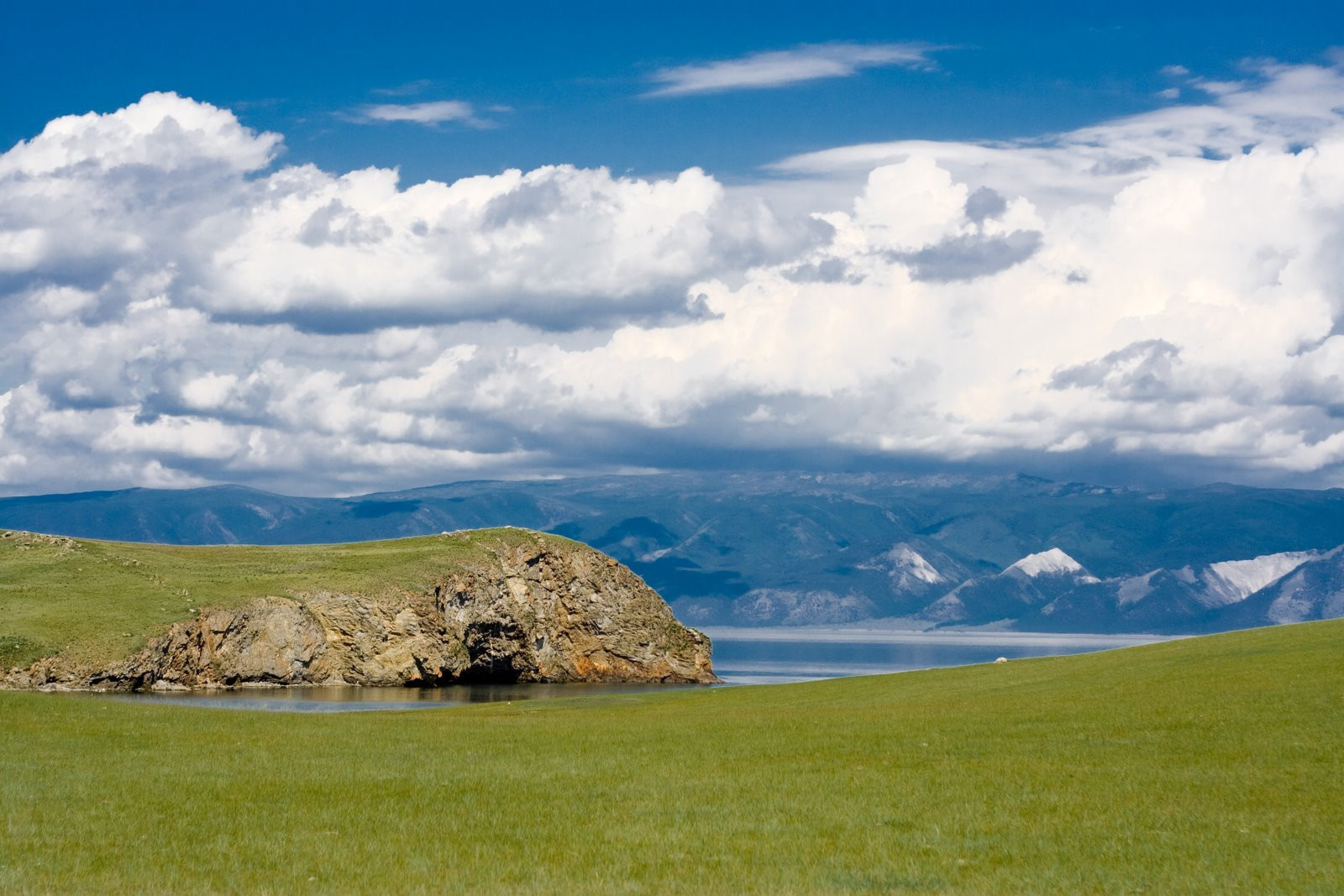 Берега на озере Байкал, Россия. Фото 6 – фотографии России