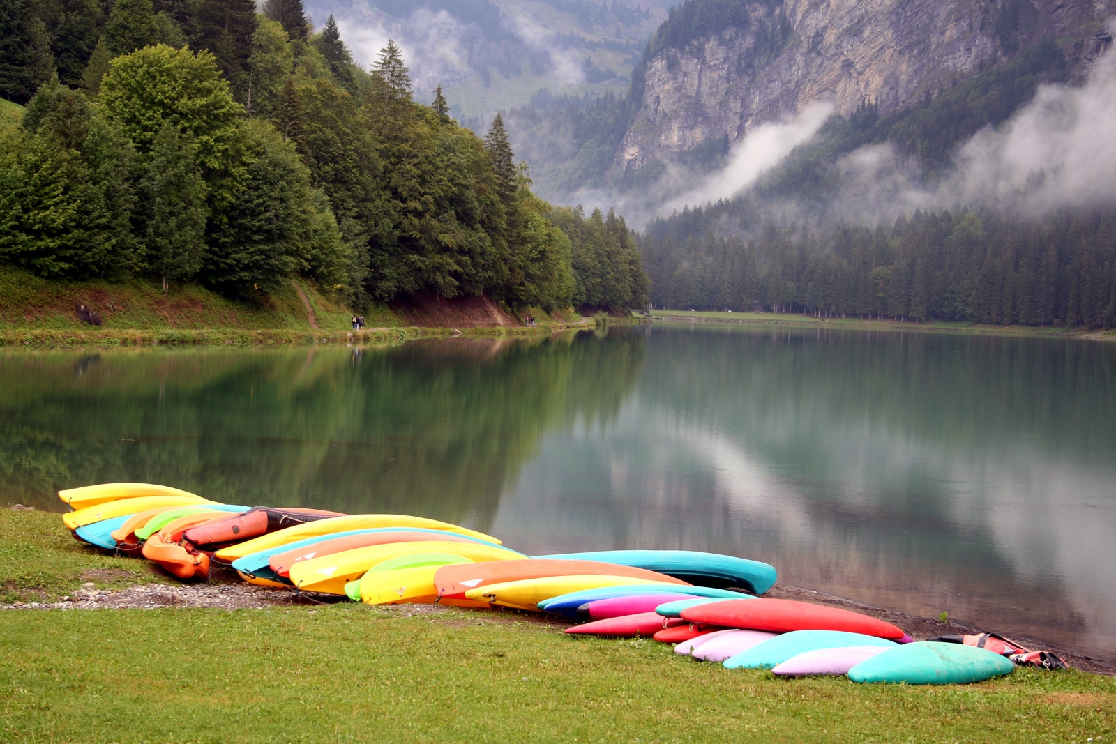 Озеро в Монтрионе, Франция. Фото 9 – фотографии Франции