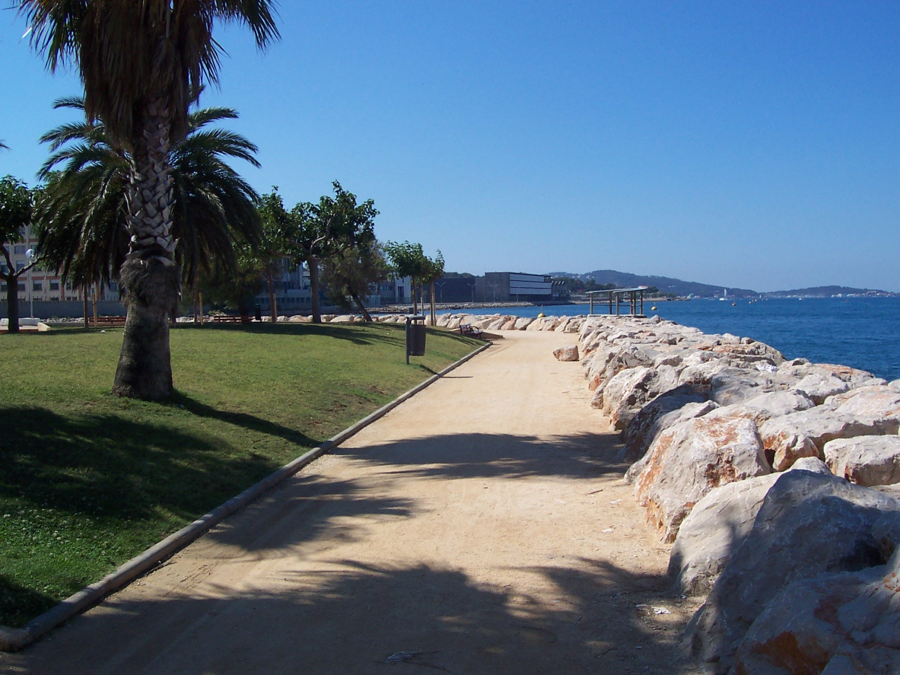 Набережная в Тулоне, Франция – фотографии Франции