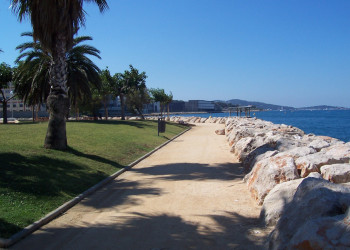 Набережная в Тулоне, Франция – фотографии Франции