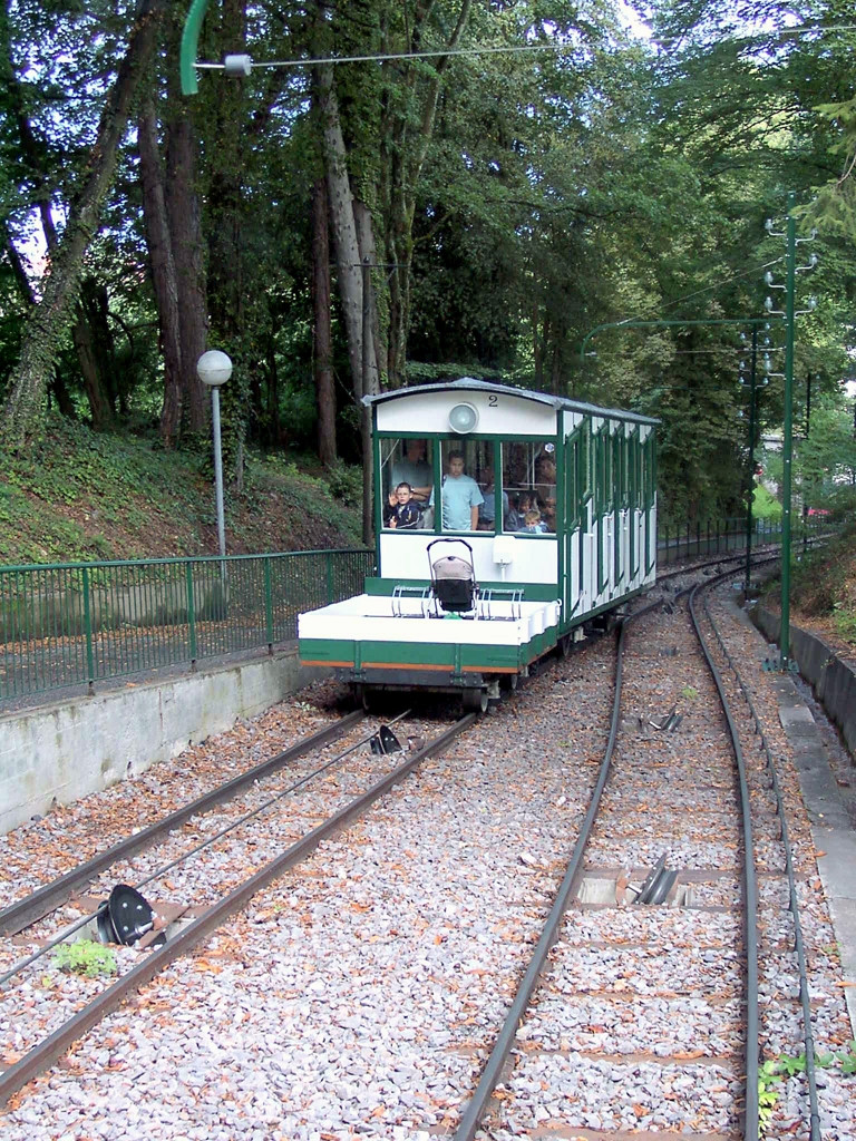 Поезд в Эвиан-ле-Бен, Франция – фотографии Франции