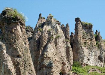 Пещерное поселение в Горис, Армения. Фото 1 – фотографии Армении