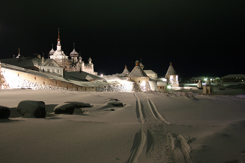 Знаменитый Соловецкий монастырь в зимнее время – фотографии России