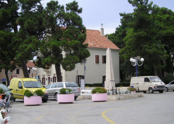 Улица в Биограде, Хорватия – фотографии Хорватии