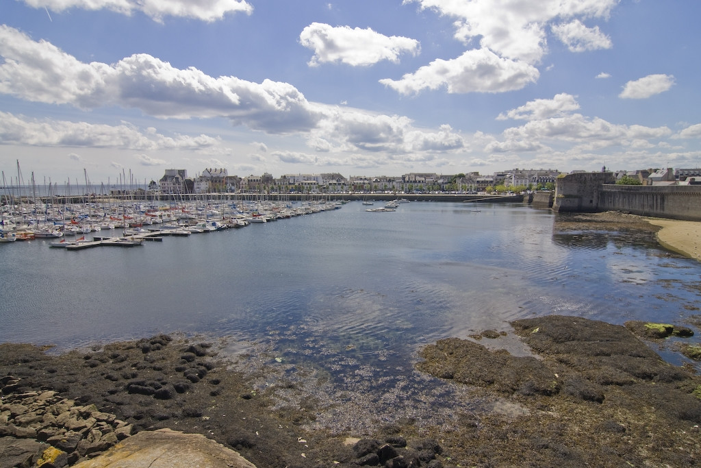 Порт в Конкарно, Франция – фотографии Франции