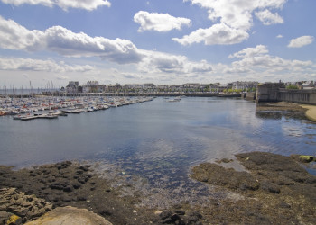 Порт в Конкарно, Франция – фотографии Франции