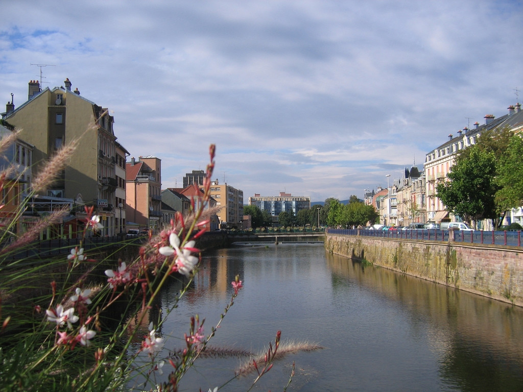 Набережная в Бельфоре, Франция. Фото 2 – фотографии Франции