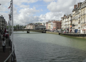 Набережная в Байонне, Франция. Фото 2 – фотографии Франции