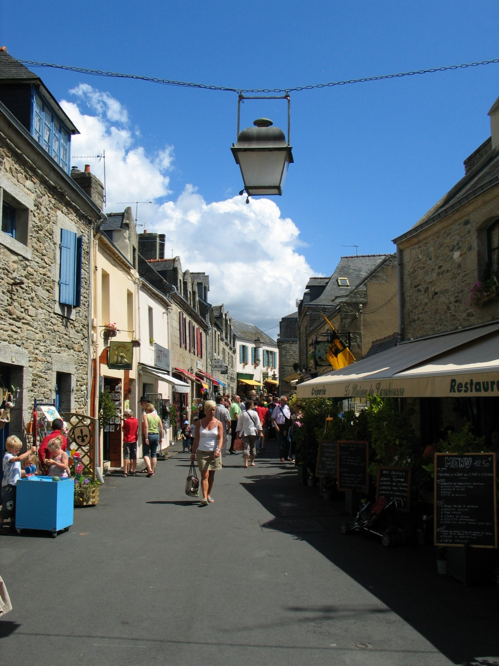 Люди в Конкарно, Франция. Фото 1 – фотографии Франции