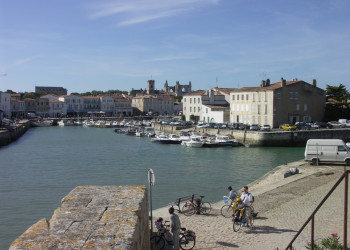 Набережная на острове Ре, Франция. Фото 1 – фотографии Франции