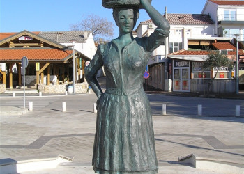 Скульптура в Новалья, Хорватия – фотографии Хорватии