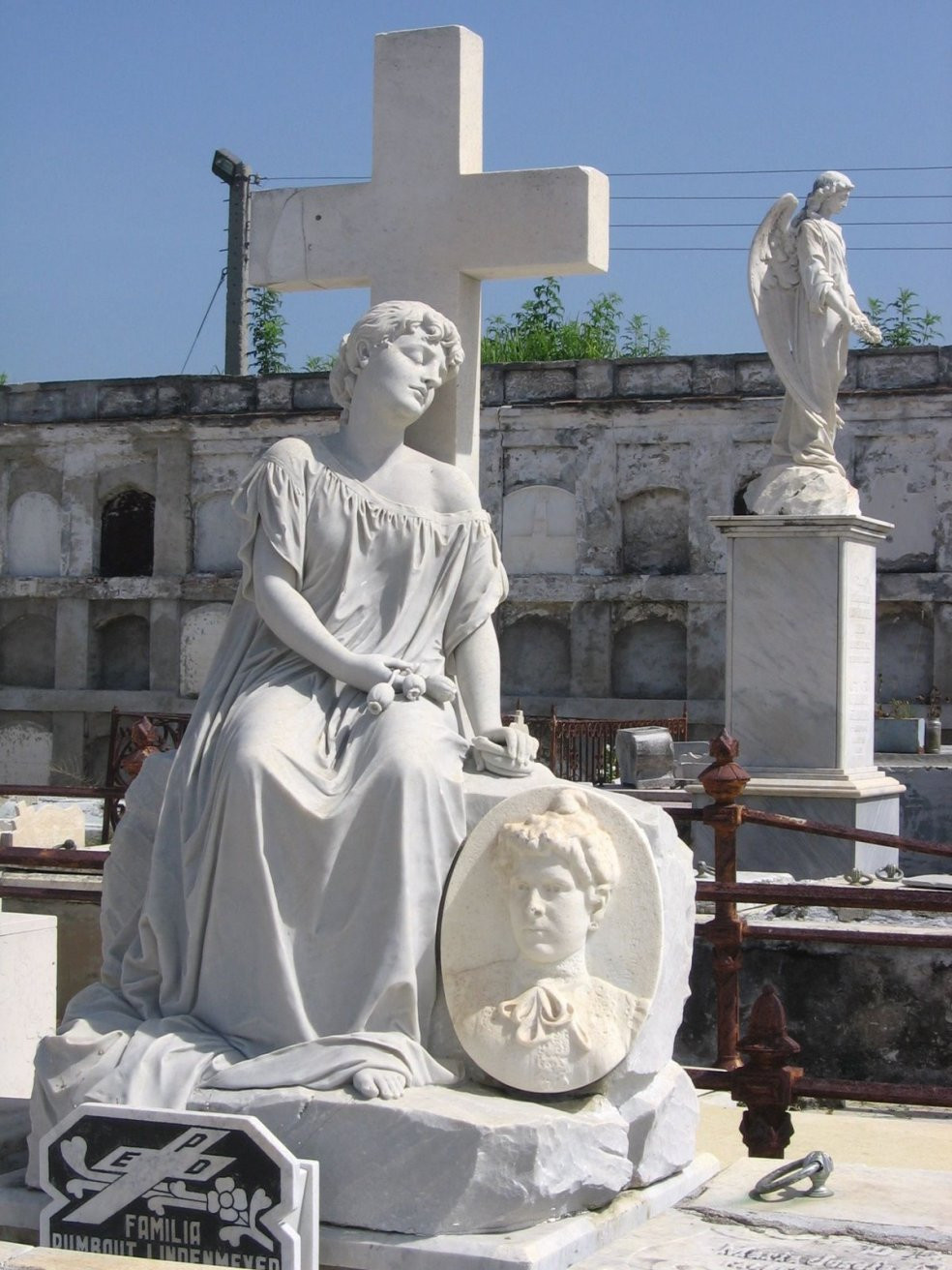 Памятник в Сьенфуэгосе, Куба. Фото 3 – фотографии Кубы