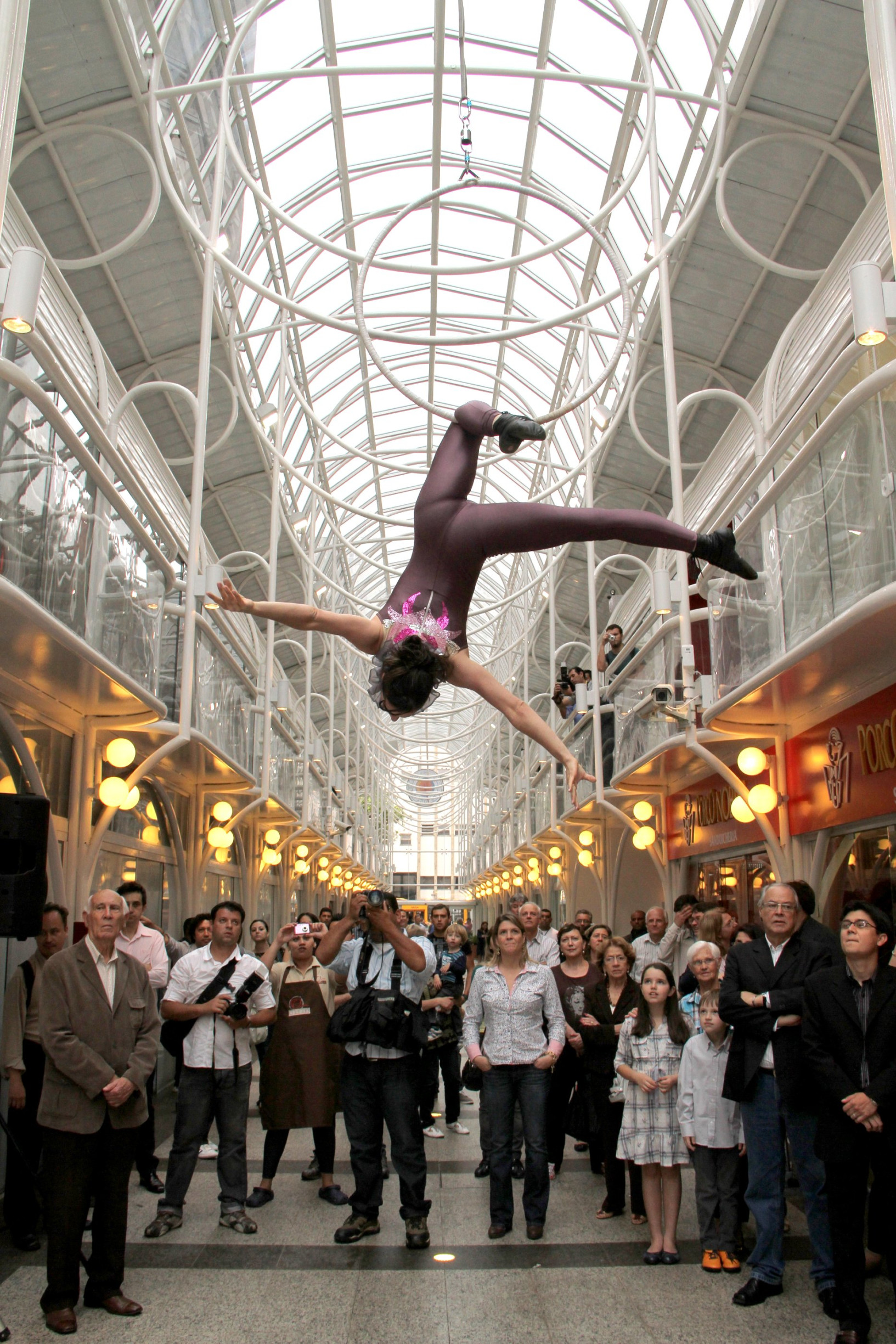 Руа 24 орас (Rua 24 Horas) или Улица 24 часа в Куритибе – фотографии Бразилии