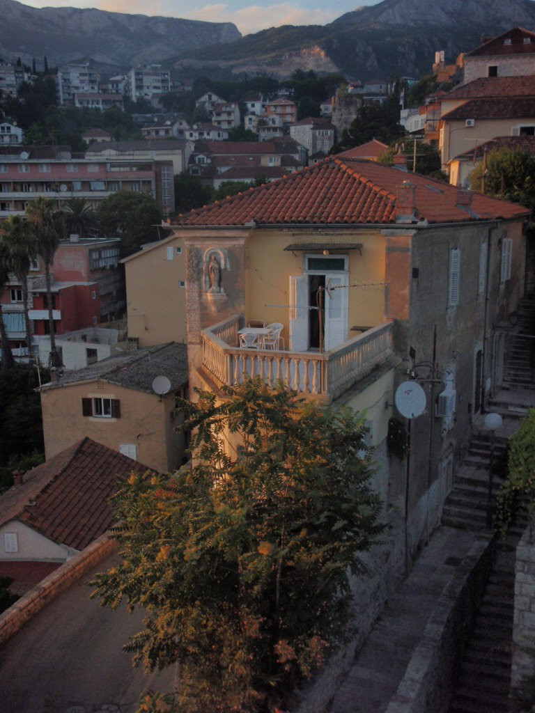 Дома в Херцег-Нови, Черногория. Фото 17 – фотографии Черногории