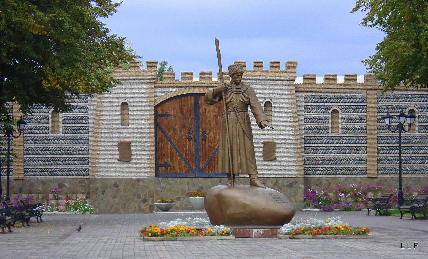 Памятник в Владикавказе. Россия. Фото 3 – фотографии России