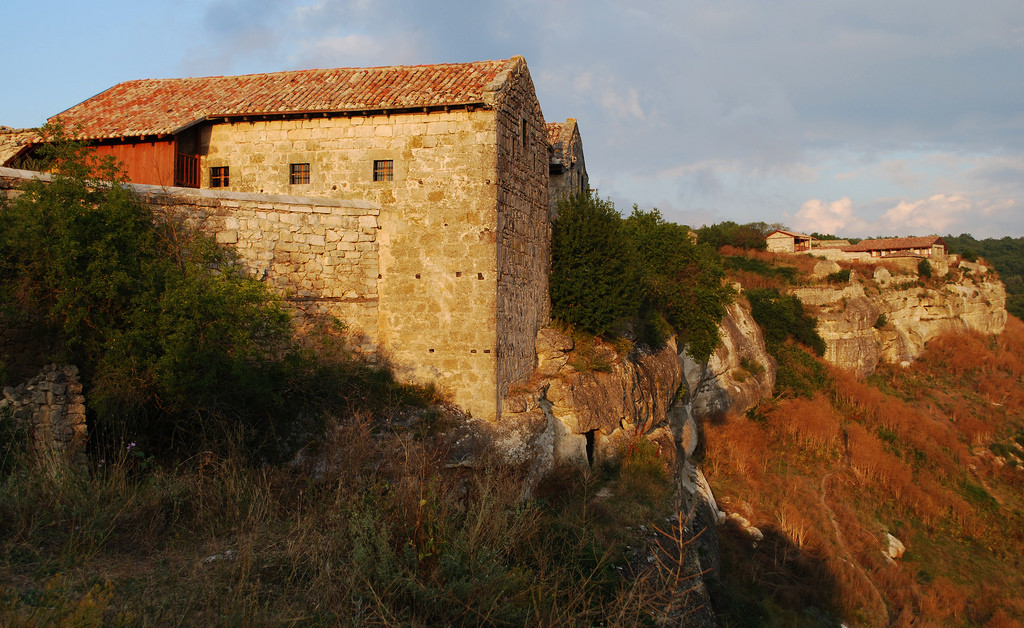 Крепость Чуфут-Кале в Крыму – фотографии России