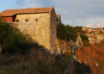 Крепость Чуфут-Кале в Крыму – фотографии России