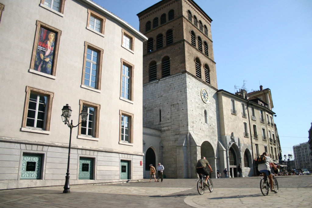 Улица в Гренобль, Франция – фотографии Франции