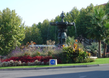 Фонтан в Фрежюсе, Франция – фотографии Франции