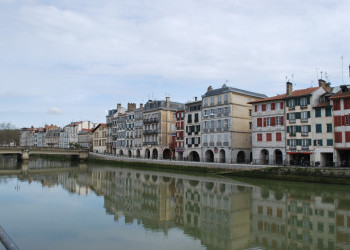 Река в Байонне, Франция. Фото 2 – фотографии Франции