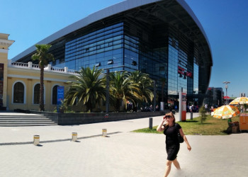 Вокзал Адлера, старое и новое здания – фотографии России