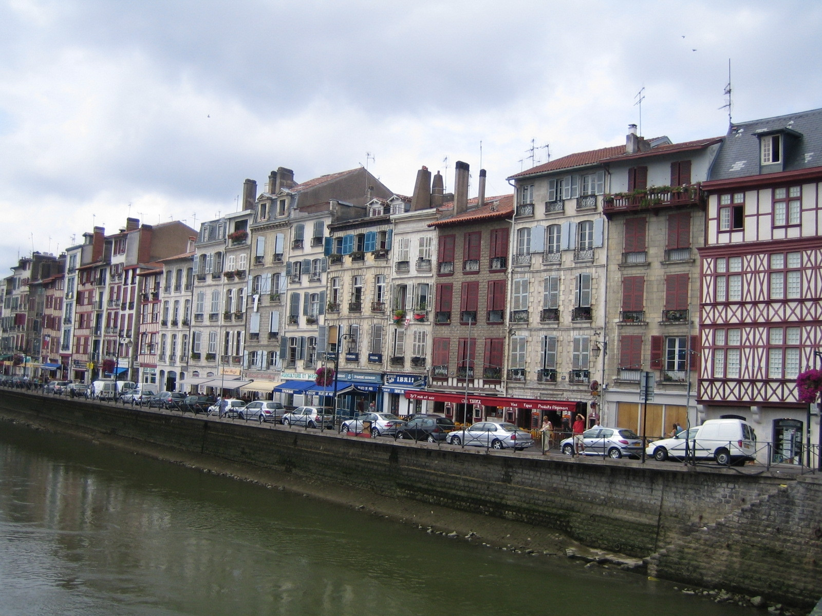 Набережная в Байонне, Франция. Фото 7 – фотографии Франции