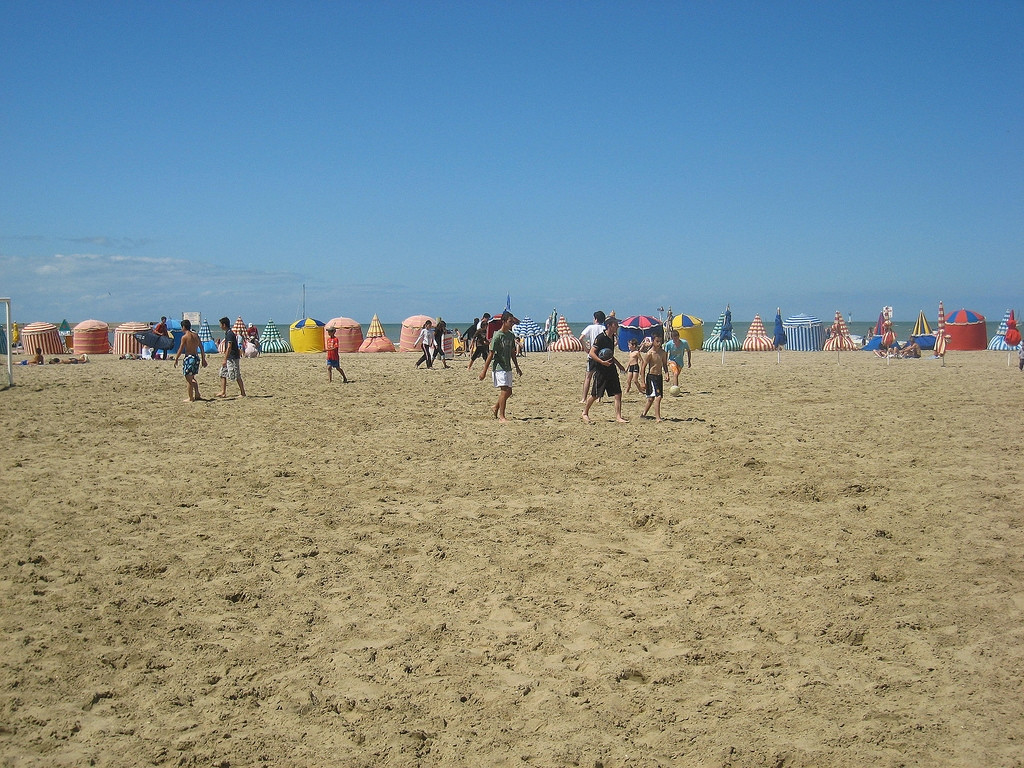 Пляж в Трувиль-Сюр-Мер, Франция. Фото 6 – фотографии Франции