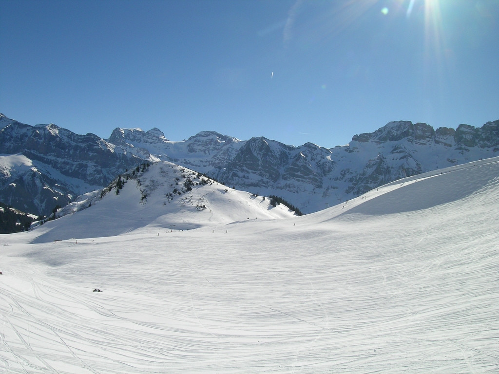 Лыжная трасса в Морзине, Франция – фотографии Франции
