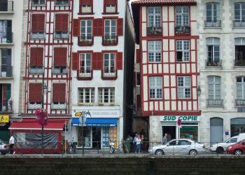 Дома в Байонне, Франция. Фото 9 – фотографии Франции