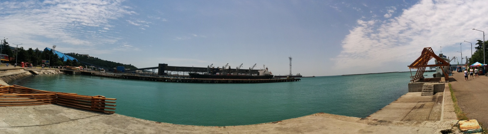 Портовый район Туапсе. Фото 1 – фотографии России