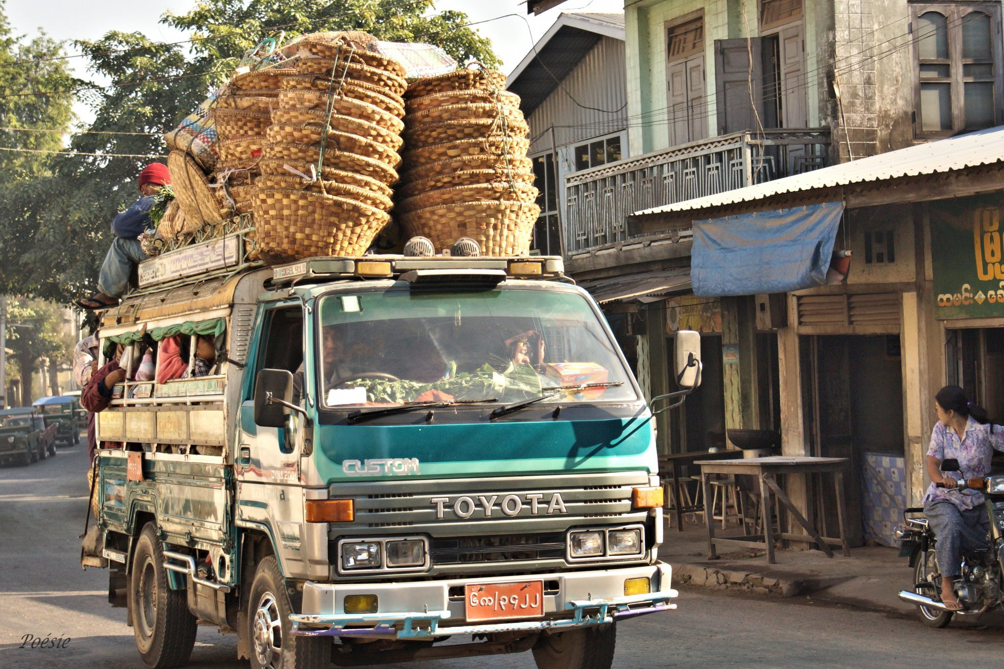 Местная маршрутка – фотографии Мьянмы