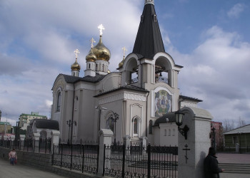 Свято -Троицкий храм в Мирном, Россия. Фото 1 – фотографии России