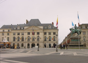 Площадь в Орлеане, Франция – фотографии Франции