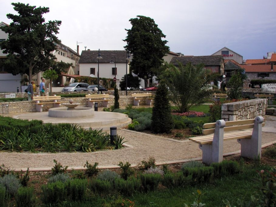 Сквер в Примоштен, Хорватия. Фото 4 – фотографии Хорватии