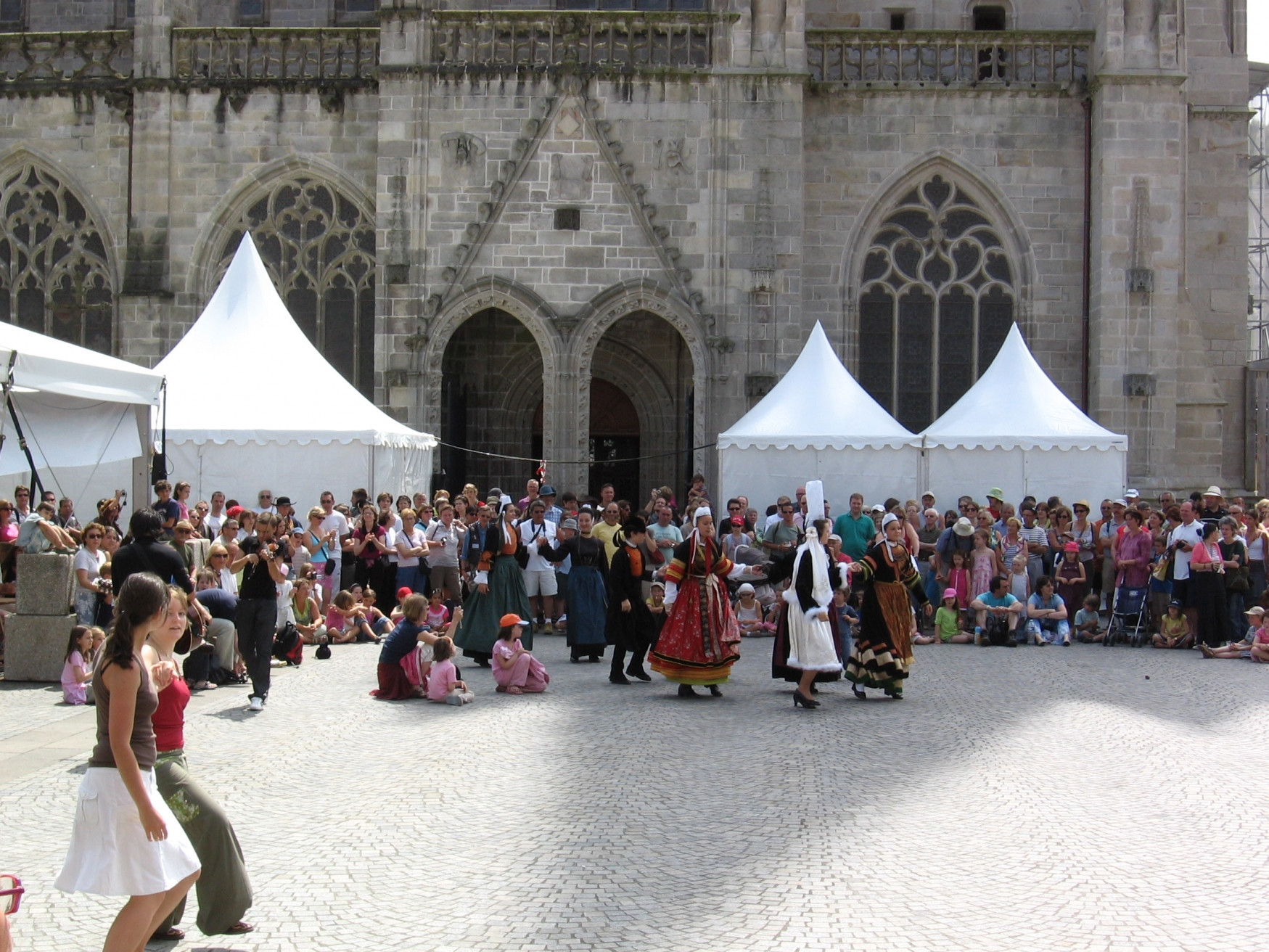 Праздник в Кемпере, Франция – фотографии Франции