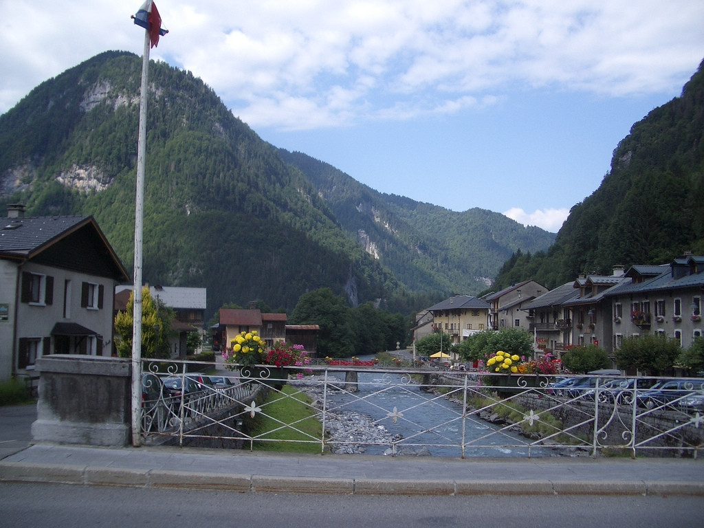 Дома на набережной в Сикст-Фер-а-Шеваль, Франция. Фото 1 – фотографии Франции