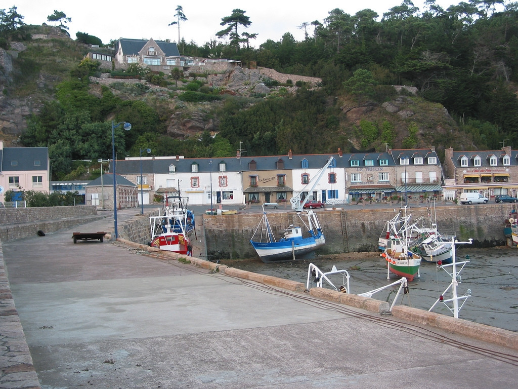 Набережная в Эрки, Франция – фотографии Франции