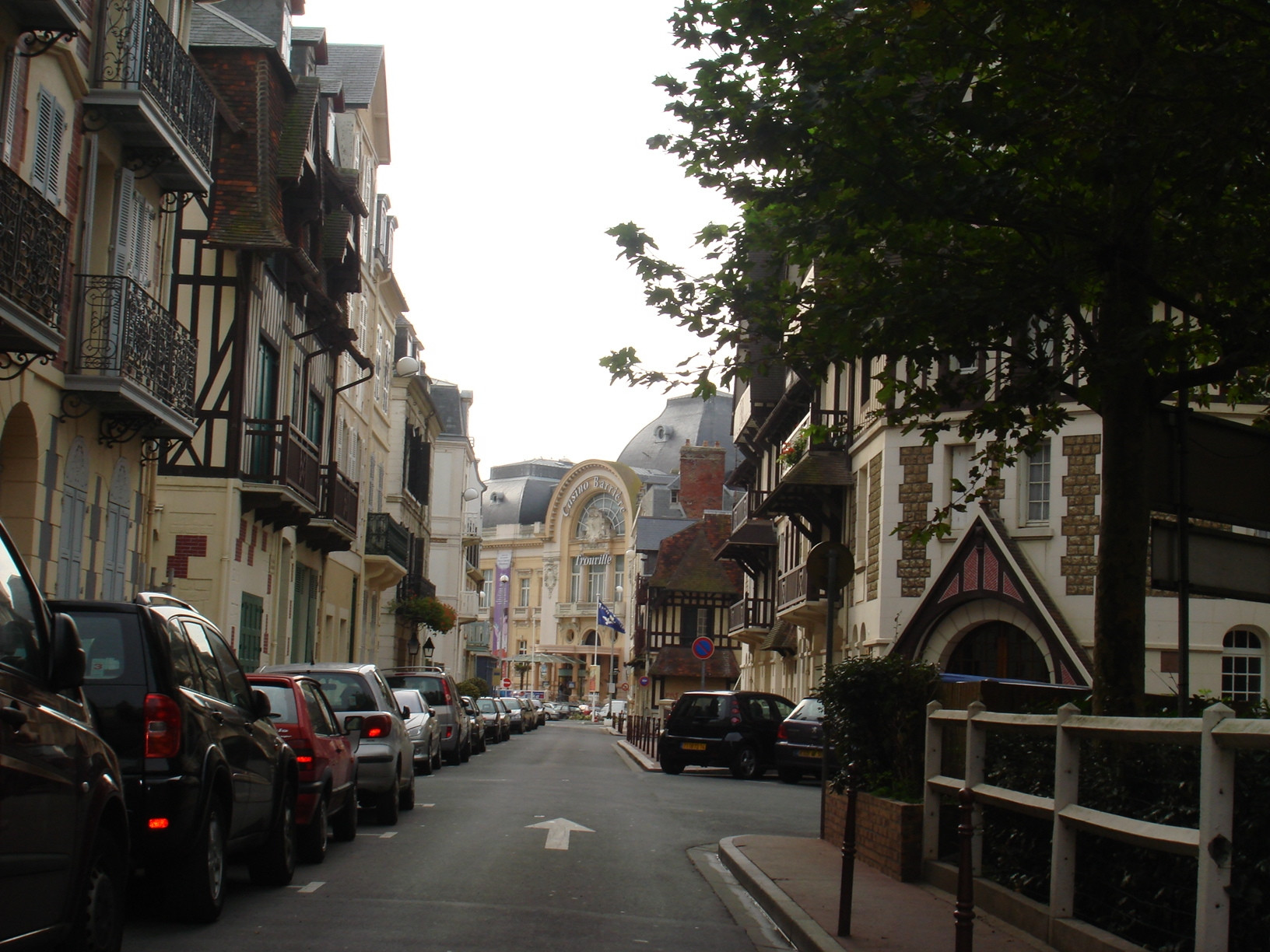 Улица в Трувиль-Сюр-Мер, Франция. Фото 5 – фотографии Франции
