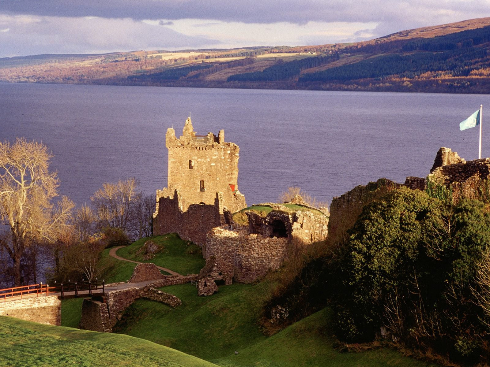 Urquhart Castle, Loch Ness, Scotland – фотографии Великобритании