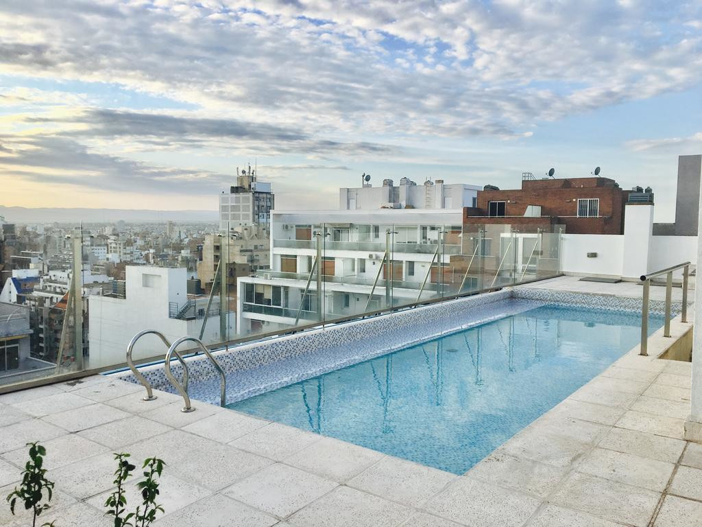 Бассейн на крыше. Кордова. Аргентина. – фотографии Аргентины