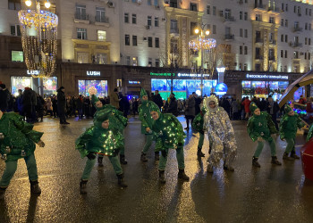 Новогоднее представление в ночь на 1 января на Тверской в Москве – фотографии России