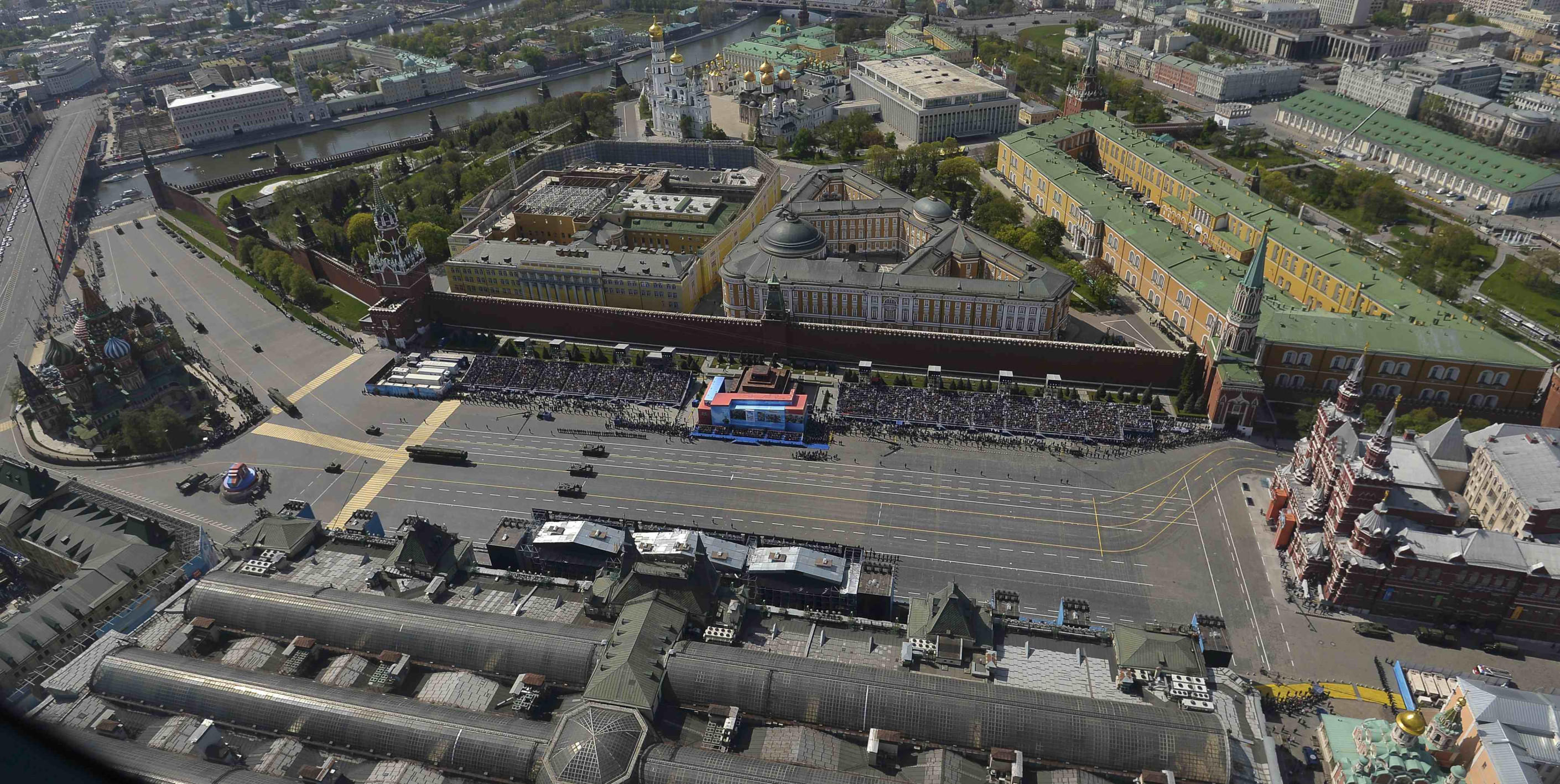 Собор Василия Блаженного (Saint Basil's Cathedral) на Красной площади в Москве – фотографии России