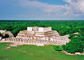 Пирамиды комплекса Чичен-Ица (Chichen Itza) на полуострове Юкатан, Мексика – фотографии Мексики