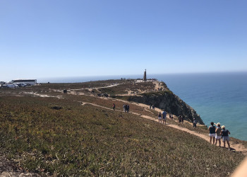 Вид на смотровую площадку мыса Рока (Cabo da Roca) в Португалии – фотографии Португалии
