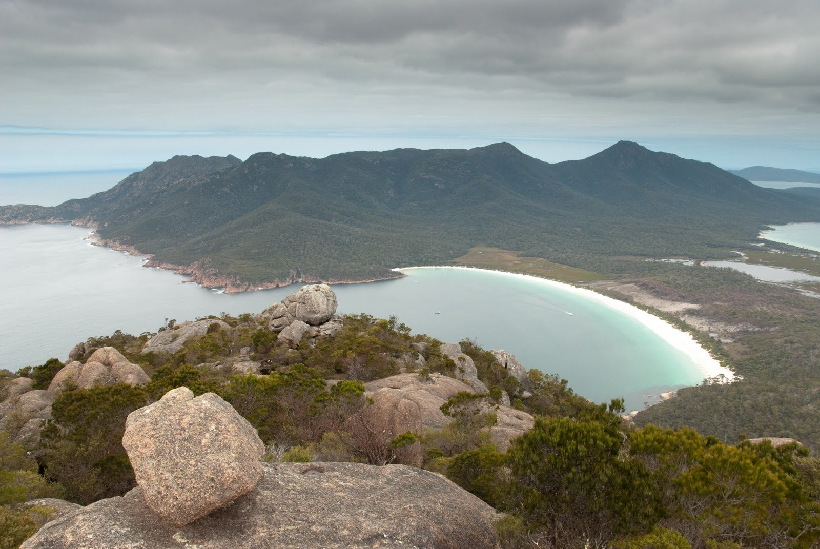 Панорамный вид Вайнглас-Бэй, Австралия. Фото 1 – фотографии Австралии