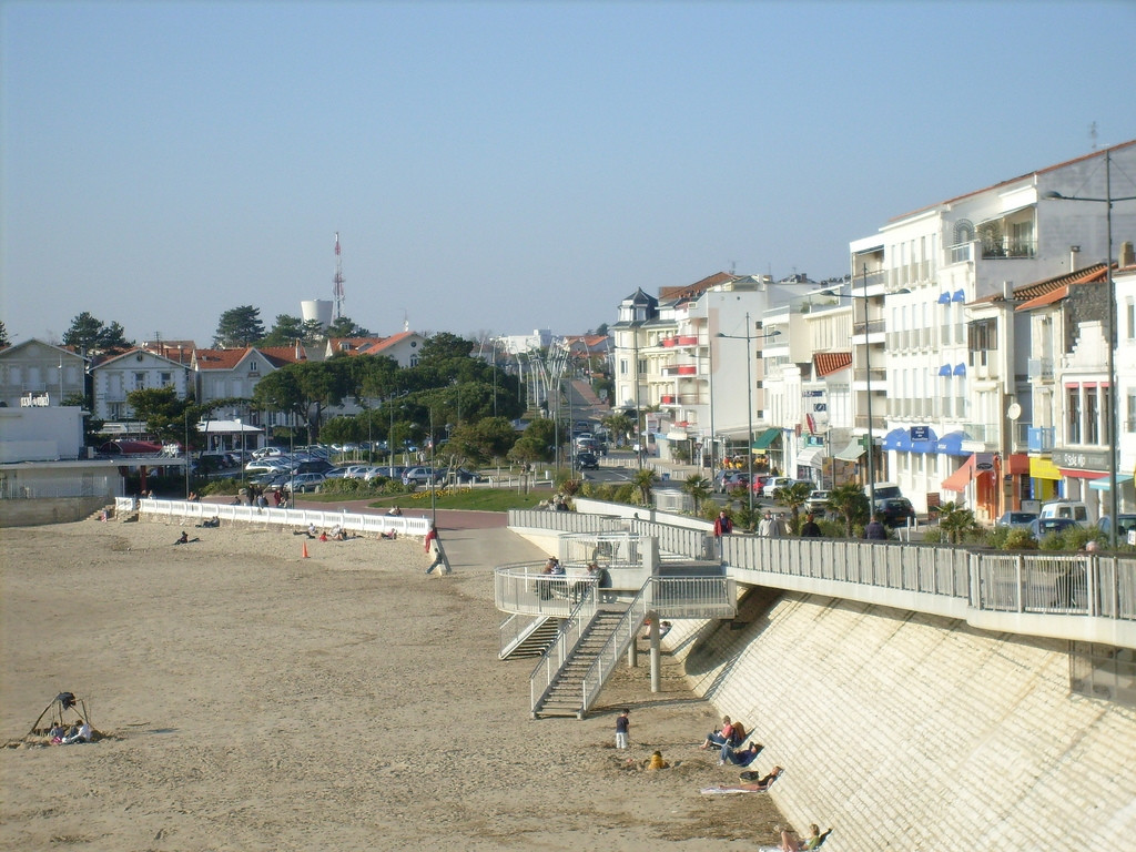 Набережная в Руайяне, Франция – фотографии Франции