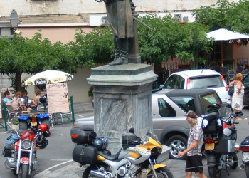 Памятник в Корте, Франция – фотографии Франции