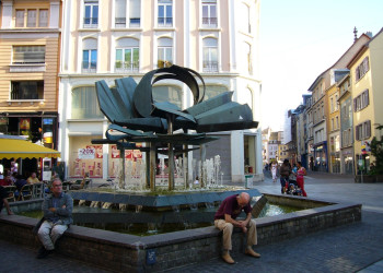 Фонтан в Мюлузе, Франция – фотографии Франции