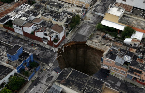 Карстовый провал в Гватемале (Guatemala Sinkhole). Фото 1 – фотографии Гватемалы