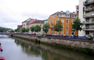 Набережная в Бельфоре, Франция. Фото 1 – фотографии Франции